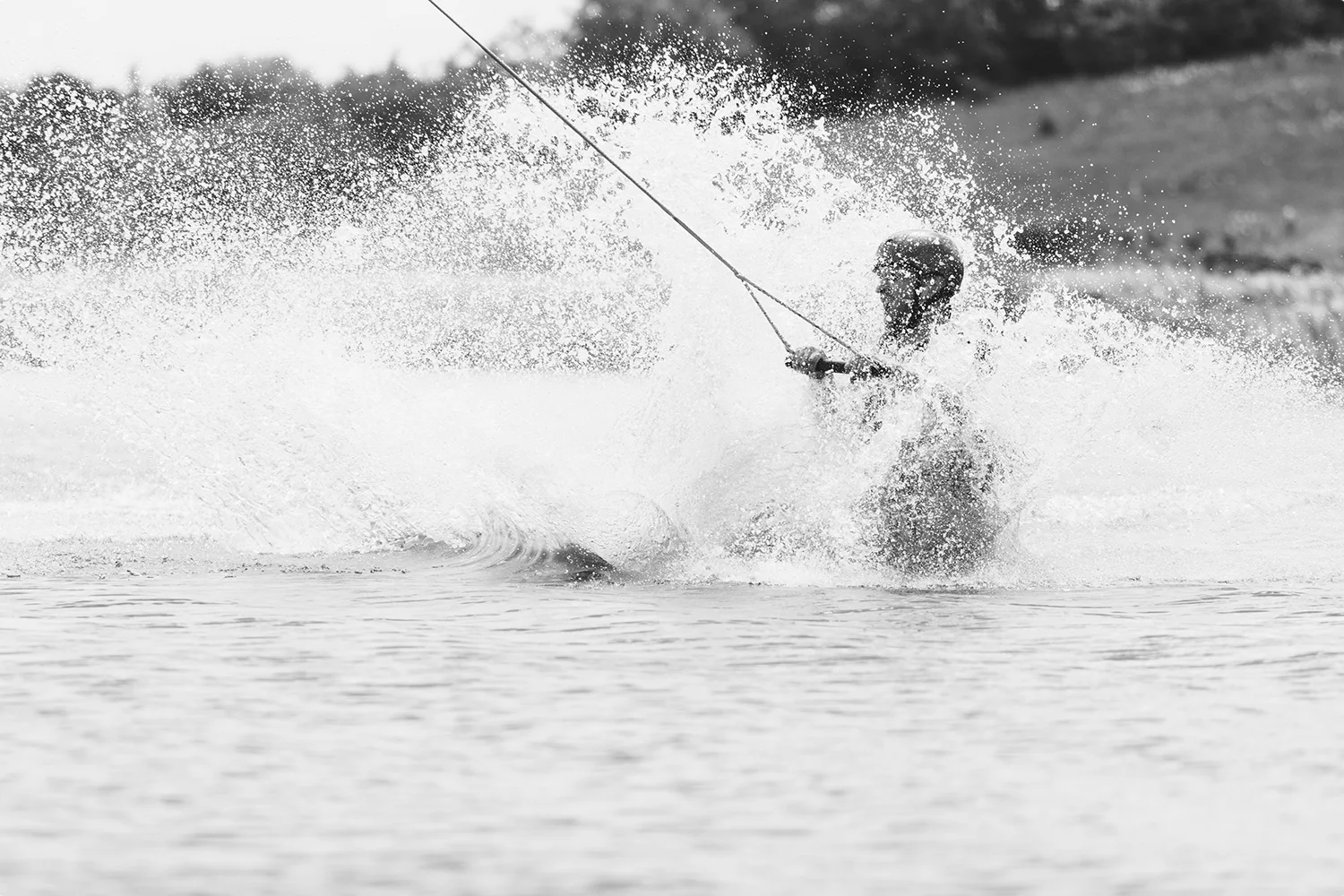 Acțiune dinamică cu stropi de apă